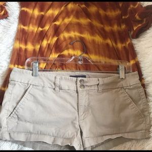 🍀2 for $15 American Eagle stretch khaki shorts.
